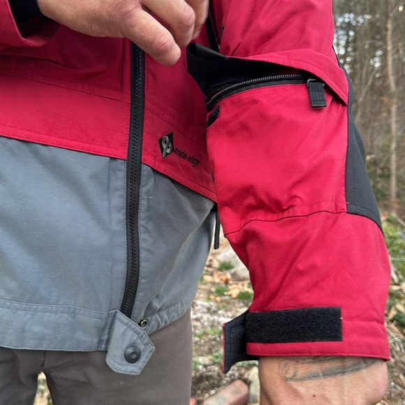 INSIDE EDGE PERFORMANCE OUTERWEAR.                     Men’s ski jacket - Picture 9 of 14